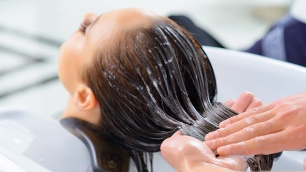 Phục hồi tóc đúng cách: Nên chọn hấp Keratin, Collagen hay phục hồi lạnh?